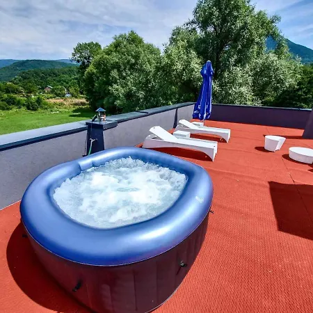 Lohovo Bukva Βίλα *