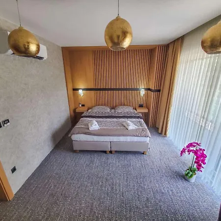 Lohovo Bukva Βίλα *