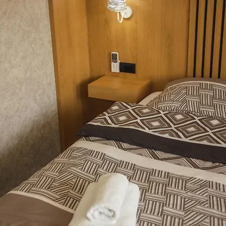 Lohovo Bukva Βίλα